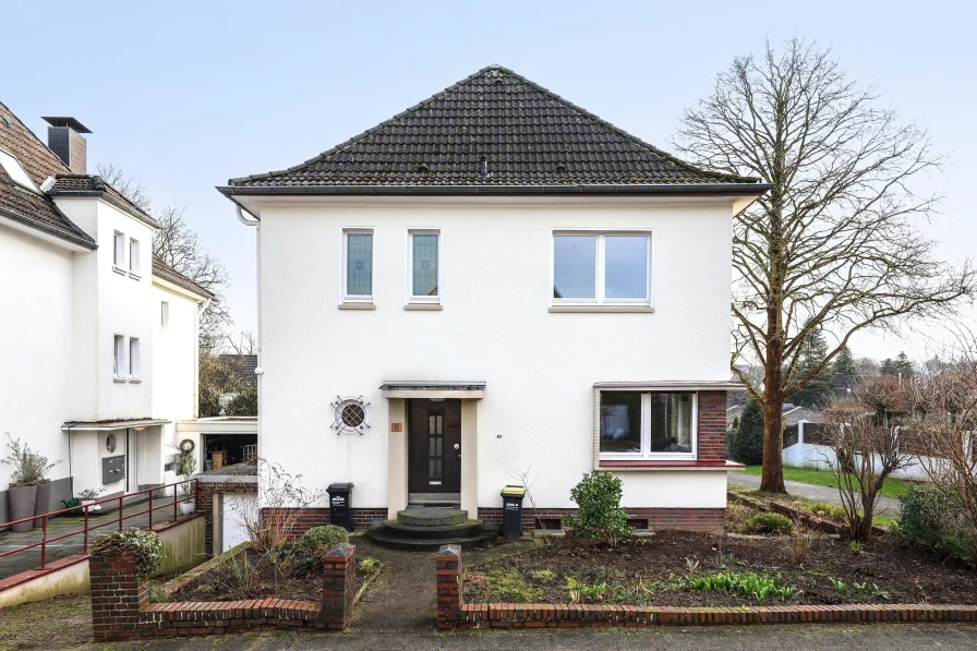 Straßenansicht - Haus kaufen in Essen - Einfamilienhaus im Dornröschenschlaf: Erwecken Sie Ihre Wohnträume auf rd. 200 m² zum Leben!