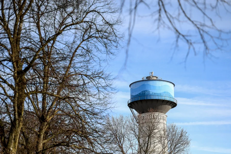 der Frintroper Wasserturm - Wohnung kaufen in Essen - Ideale 2,5-Raum-Wohnung im 1. OG mit Aufzug, Sonnenbalkon und TG-Stellplatz