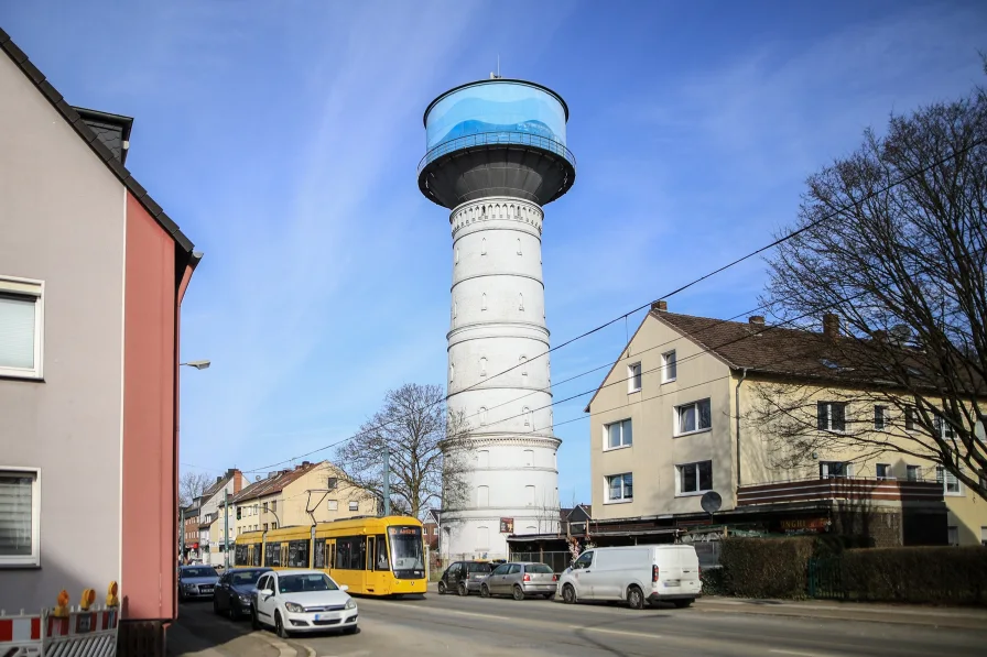 der Frintroper Wasserturm - Wohnung kaufen in Essen - Schicke 2,5-Raumwohnung mit Balkon im 1. OG mit Aufzug