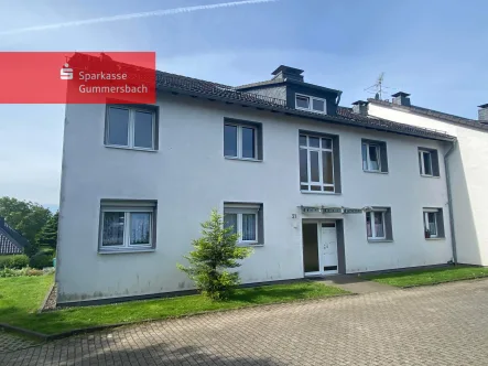 Ansicht Eingangsbereich - Wohnung kaufen in Gummersbach - Vermietete Dachgeschosswohnung mit Fernblick!