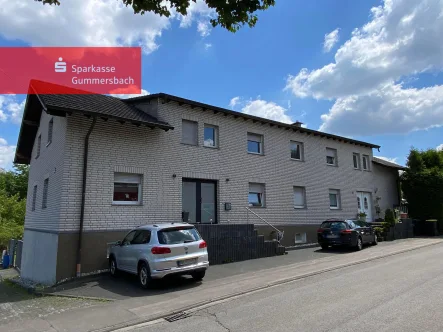 Straßenansicht II - Büro/Praxis kaufen in Nümbrecht - Gewerbegbäude mit Betreiberwohnung für verschiedene Nutzungsmöglichkeiten. 