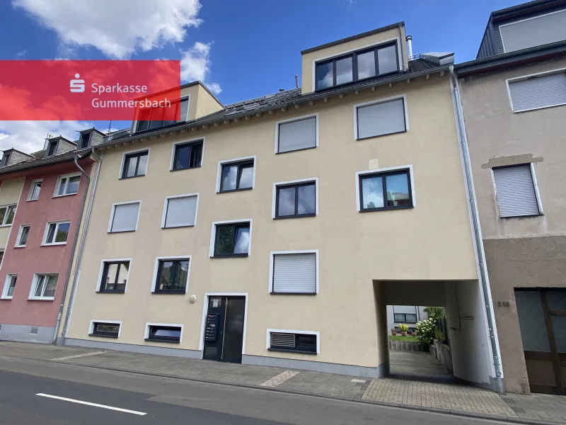 Straßenansicht I - Wohnung kaufen in Köln - Beliebte Wohnung mit Balkon in guter Lage in Köln!