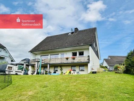 Gartenansicht - Haus kaufen in Bergneustadt - Viel Platz und irrer Fernblick für die ganze Familie!