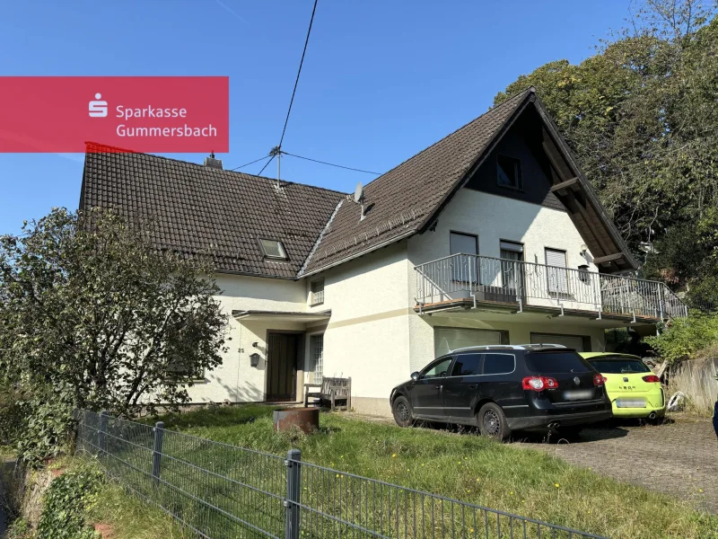 Straßenansicht - Haus kaufen in Bergneustadt - Wohnen auf dem Lande!