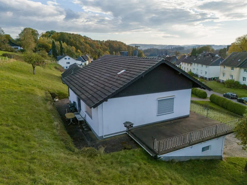 Seitenansicht und Dachterrasse