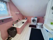 Badezimmer Einliegerwohnung (Badewanne und Dusche)