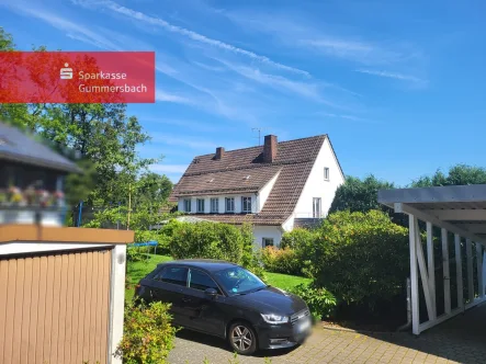 Straßenansicht - Haus kaufen in Gummersbach - Exklusives Wohnen über den Dächern von Gummersbach!