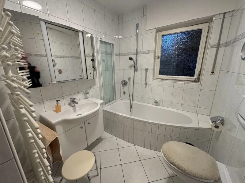 Badezimmer (EG)