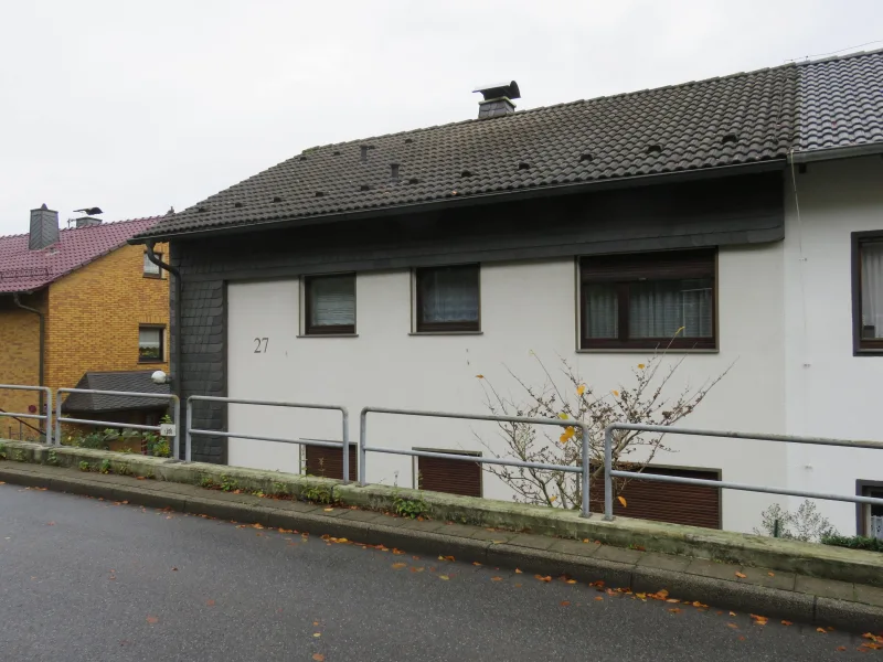 Haus von vorn - Haus kaufen in Velbert - Zweifamilienhaus mit Fernblick in Velbert-Langenberg!