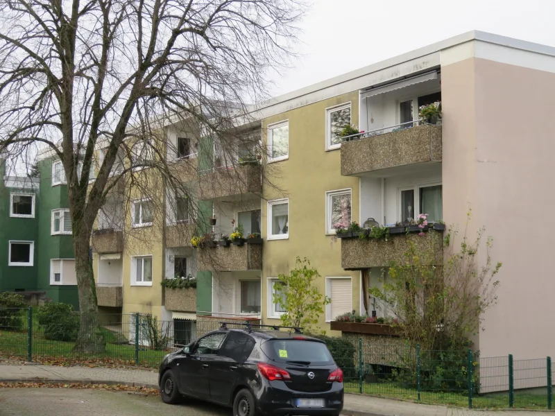 Hausrückseite - Wohnung kaufen in Velbert - Familiengerecht mit Balkon!