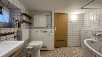 Badezimmer im Untergeschoss