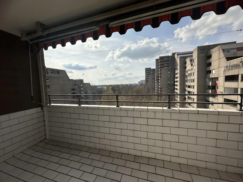 Blick vom Balkon aus - Wohnung kaufen in Ratingen - Schöne 2-Zimmerwohnung mit Balkon und Tiefgaragenstellplatz!!!