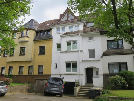 Straßenansicht - Haus kaufen in Essen - Geräumige Immobilie zur Selbstnutzung und/oder Vermietung