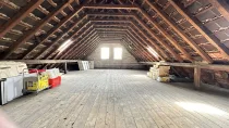 Dieser Dachboden bietet enorme Lagerfläche