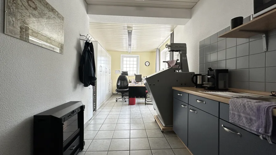 Bürobereich mit Küche