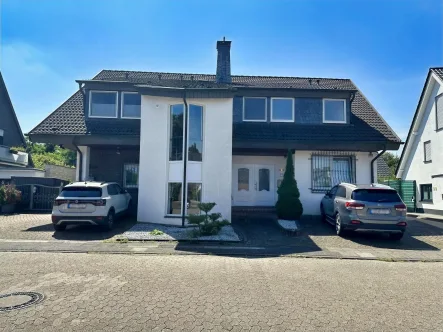 Haus Frontansicht - Haus kaufen in Düsseldorf - Exklusives Mehrfamilienhaus mit 5 Wohneinheiten in Düsseldorf-Angermund !!!