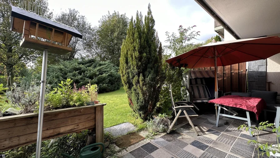 Blick auf die Terrasse… - Wohnung kaufen in Mettmann - Solide Kapitalanlage: Erdgeschosswohnung mit Terrasse und Tiefgaragenstellplatz in Mettmann-Süd