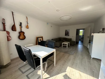 Wohnzimmer - Wohnung kaufen in Ratingen - **3-Zimmer ETW mit Balkon und TG-Platz**