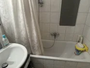 Badezimmer mit Badewanne