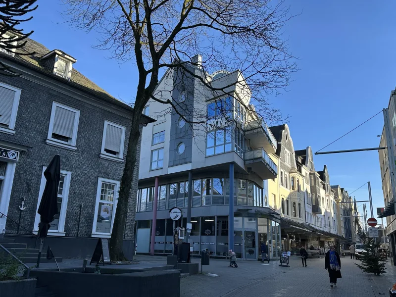 Blick auf das Haus - Wohnung kaufen in Velbert - Barrierefreie Citywohnung mit Terrasse und Balkon! 