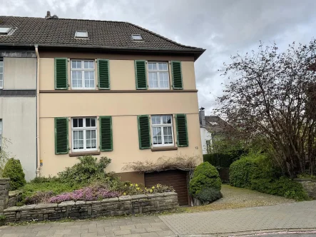 Blick auf das Haus. - Haus kaufen in Velbert - Familiengerecht mit Garten!