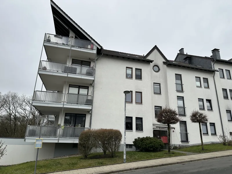 Ein 1. Blick auf das Haus. - Wohnung kaufen in Velbert - 2 Zimmer mit großem Balkon und Weitblick!