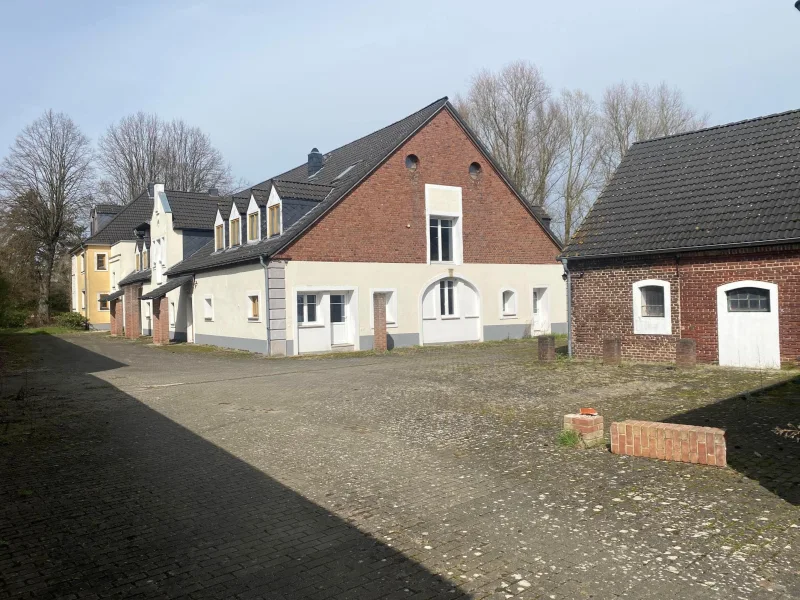 Außenansicht - Haus kaufen in Sonsbeck - Ehemalige Hofanlage mit Wohnungen, Gewerbe und Ställen