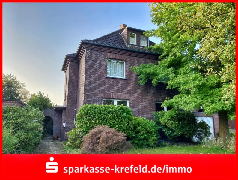 Außenansicht - Haus kaufen in Krefeld - Dreifamilienhaus mit Garage (3 Eigentumswohnungen)