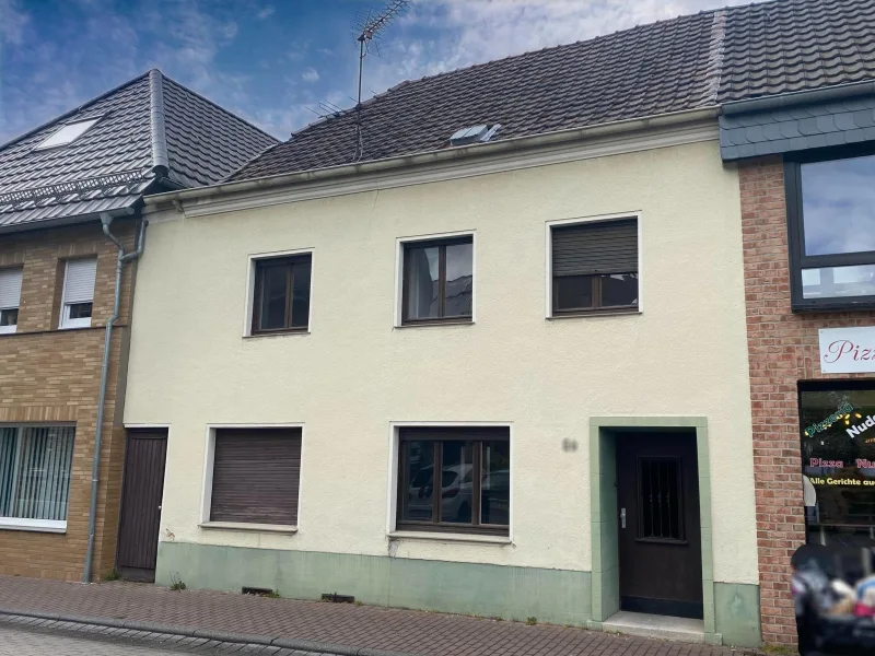 Außenansicht - Haus kaufen in Korschenbroich - Historisches Stadthaus mit Sanierungsbedarf