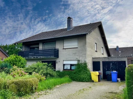 Außenaufnahme - Haus kaufen in Nettetal - Freistehendes 2-Familienhaus mit 2 Garagen