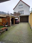 Hinterhaus und Carport