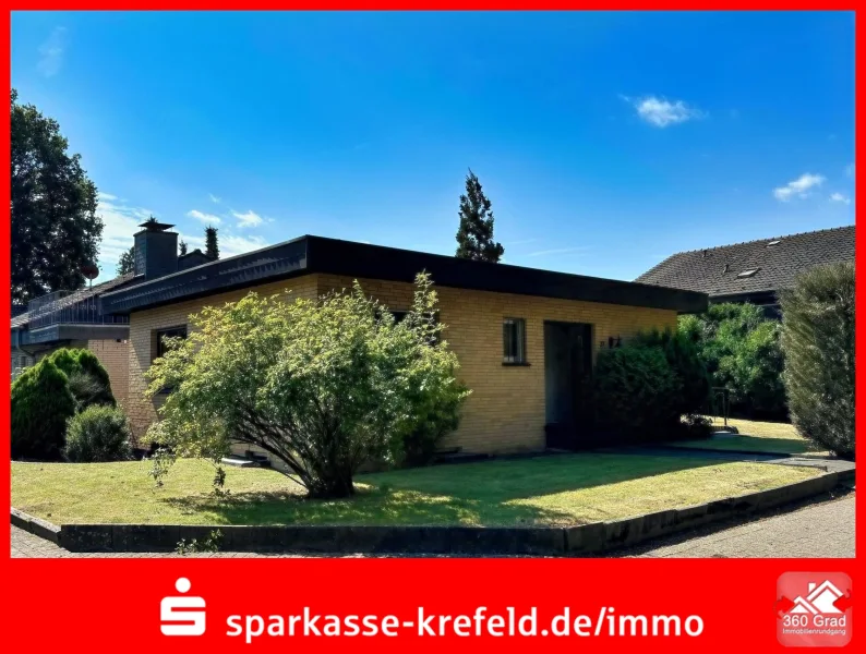 Straßenansicht - Haus kaufen in Geldern - Ferienbungalow mit Garage