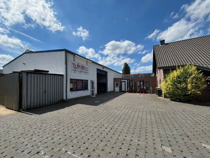 Straßenansicht - Halle/Lager/Produktion kaufen in Kerken - Attraktive Gewerbehalle mit Bürotrakt und Wohnhaus