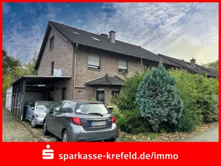 Außenansicht - Haus kaufen in Duisburg - Doppelhaushälfte mit Garage und Carport