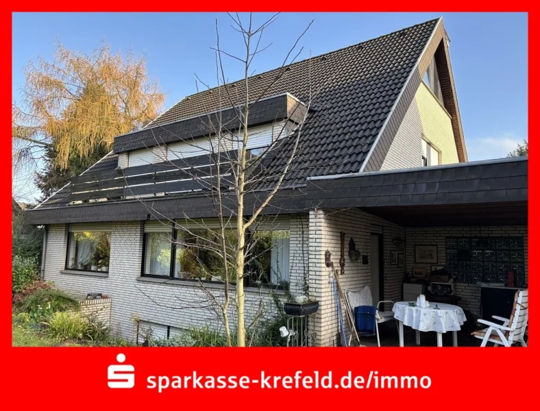 Gartenansicht - Haus kaufen in Krefeld - Freistehendes Zweifamilienhaus mit großer Garage