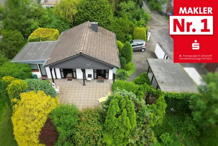 Luftaufnahme Rückseite - Haus kaufen in Leverkusen - Kleines Häuschen auf großem Grundstück