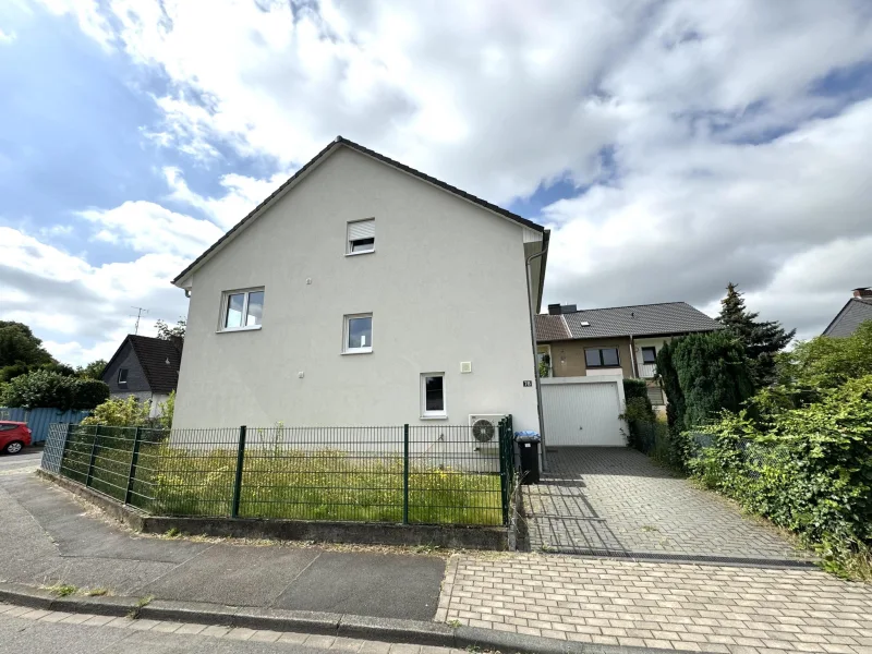 Einfahrt zur Garage