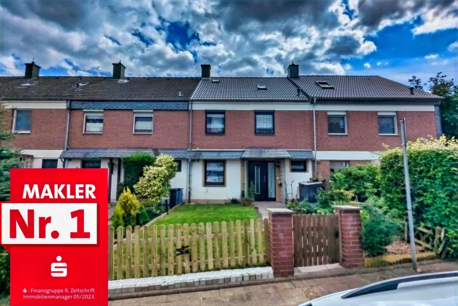 Straßenansicht - Haus kaufen in Leverkusen - Schönes Reihenhaus mit Garage in Steinbüchel