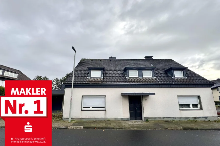 Außenansicht - Haus kaufen in Leverkusen - Großes Einfamilienhaus in zentraler Lage in Rheindorf