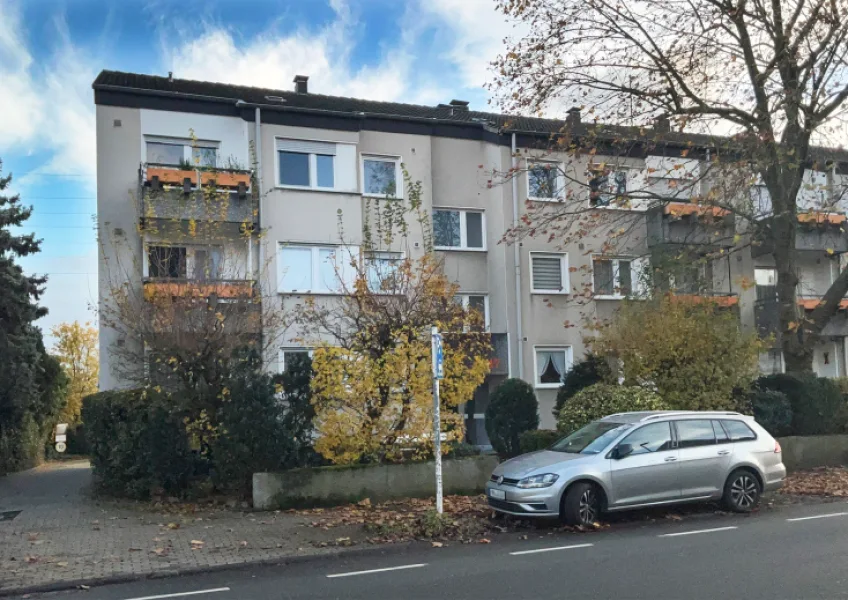 Straßenansicht - Wohnung kaufen in Mülheim - Einziehen und Wohlfühlen! Modernisierte2-Raum-Wohnung in Speldorf suchtneuen Eigentümer