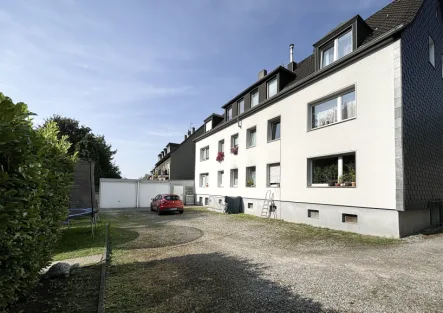 Haus von hinten - Zinshaus/Renditeobjekt kaufen in Mülheim - Interessantes Anlageobjekt in Mülheim-Dümpten mit solider Mieterstruktur sucht Kapitalanleger