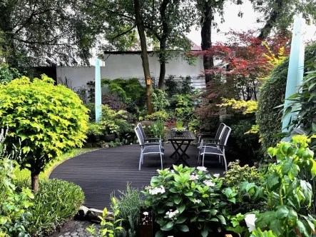 Terrasse mit Gartenansicht - Wohnung kaufen in Essen - Tolle Wohnung mit Süd-Balkon und wunderschönem Garten!