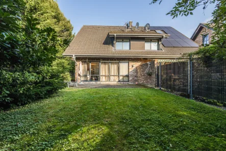 Reichlich Platz im Garten - Haus kaufen in Neuss -  Architektenhaus in Neuss-Schlicherum!