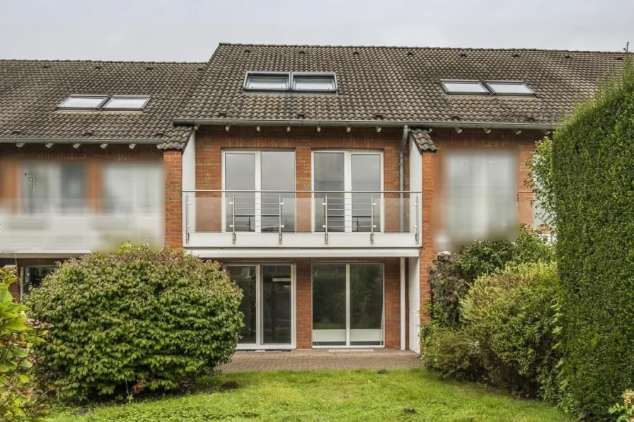 Blick auf die Hausrückseite - Haus kaufen in Neuss - Hier werden Sie sich wohlfühlen!