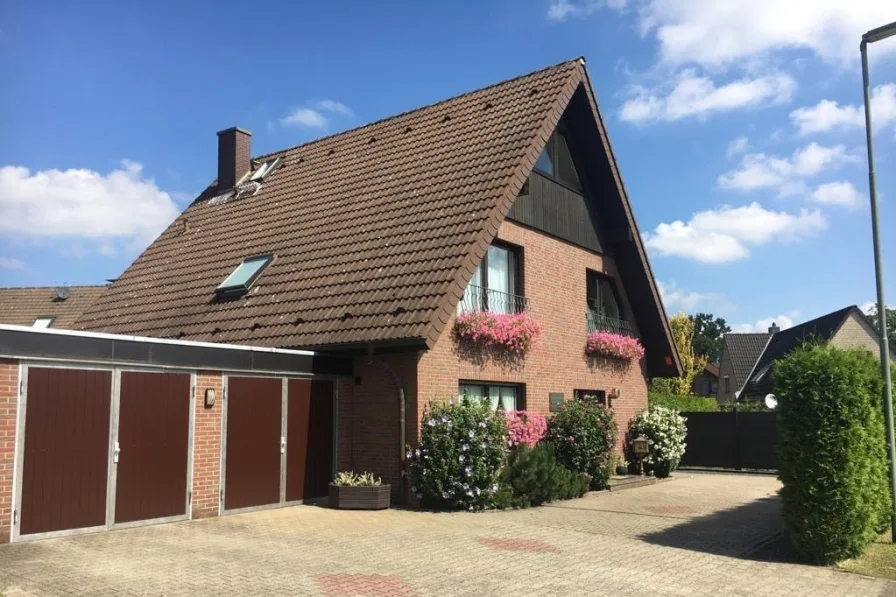 Straßenansicht - Haus kaufen in Neuss - Wohnen und arbeiten unter einem Dach!