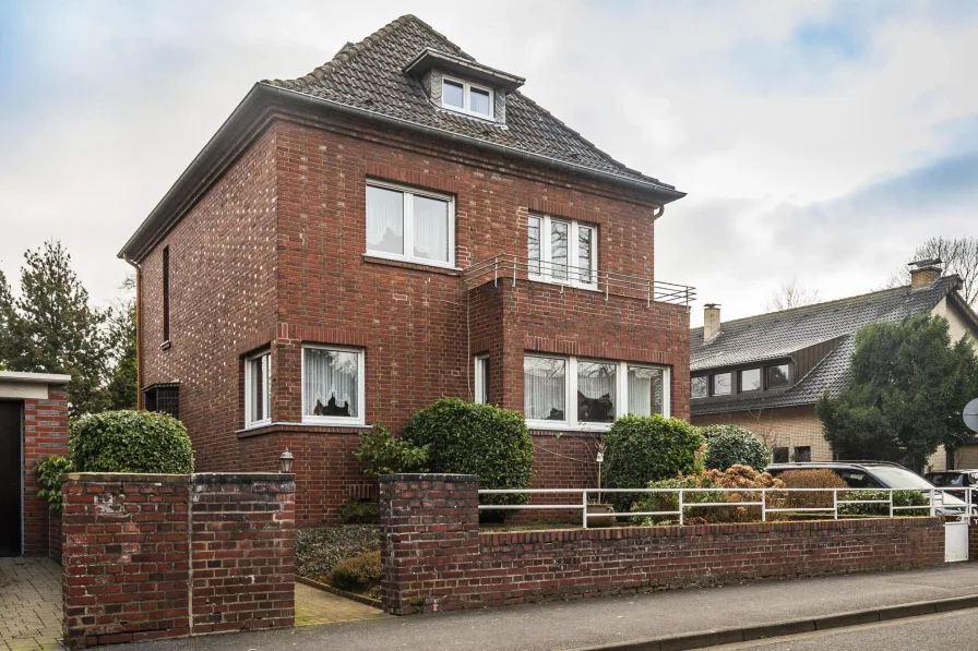 Straßenansicht - Haus kaufen in Grevenbroich - Seltene Gelegenheit: Charmantes Stadthaus in erstklassiger Lage von Grevenbroich