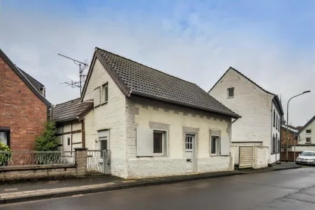 Einfach eine gute Lage! - Haus kaufen in Neuss - Kernsanierung oder Abriss!