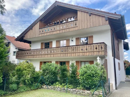 Blick zur Wohnung - Wohnung kaufen in Oberhaching - Ländliche und großzügige 2-Zimmerwohnung mit umlaufendem Balkon!