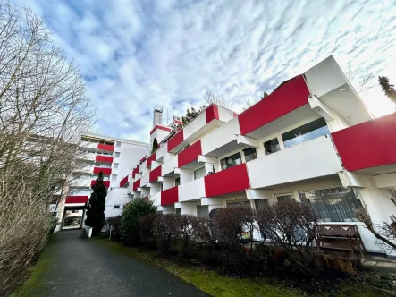 Blick zur Hausrückseite - Wohnung kaufen in München - Gemütliches Apartment nahe Olympiapark!