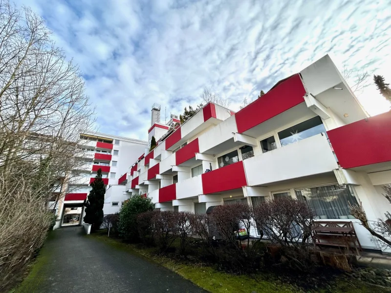 Blick zur Hausrückseite - Wohnung kaufen in München - Gemütliches Apartment nahe Olympiapark!